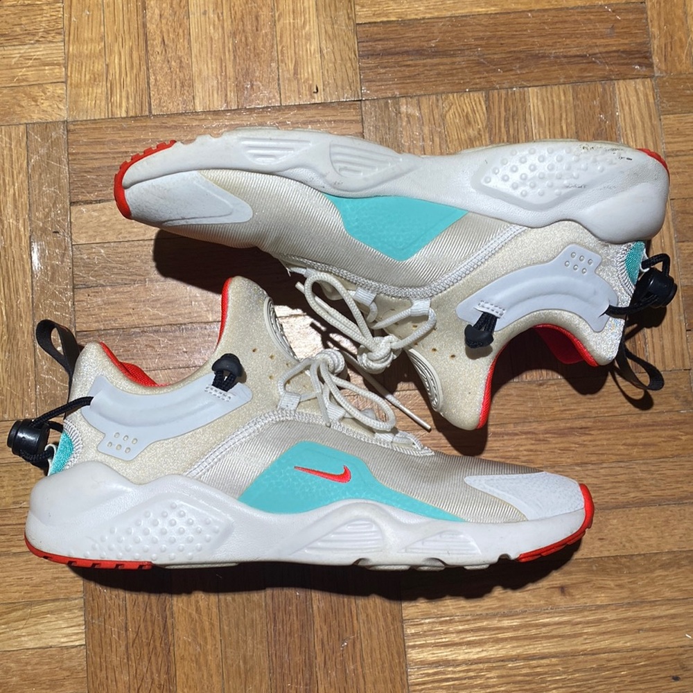 Women's Nike Air Huarache City Move Summit White/Bright Crimson